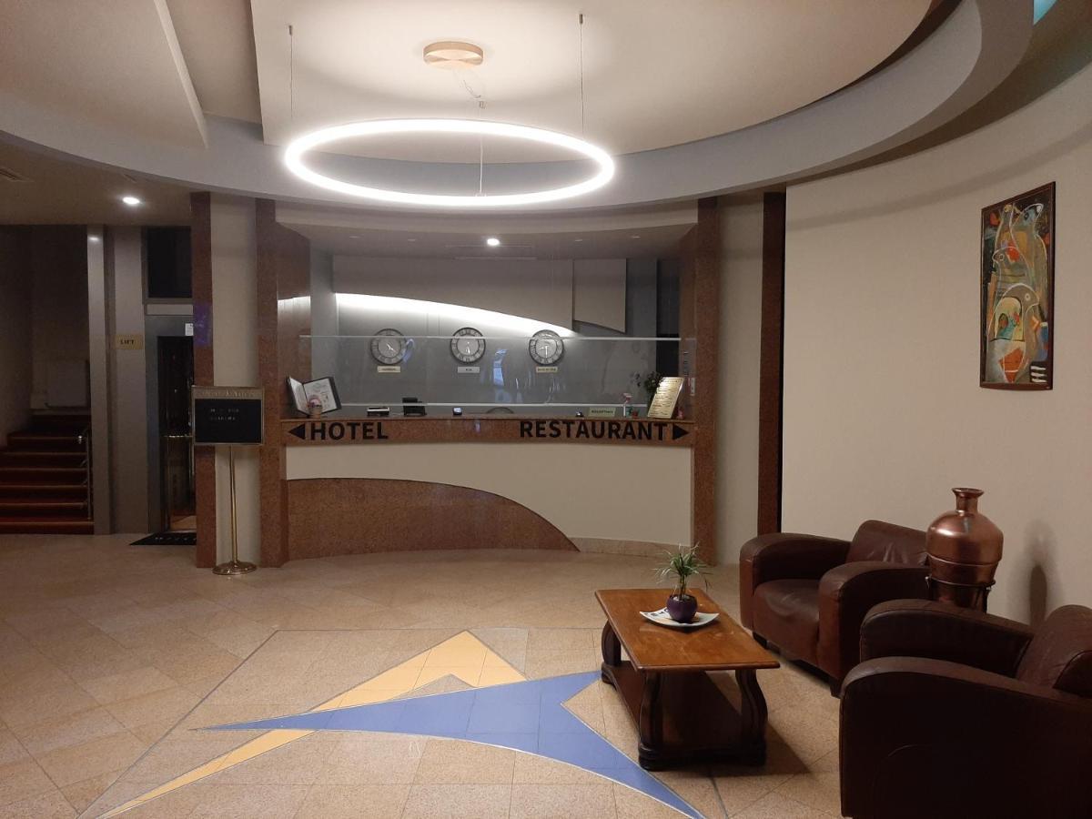 Hotel Astoria City Center Iasi Luaran gambar