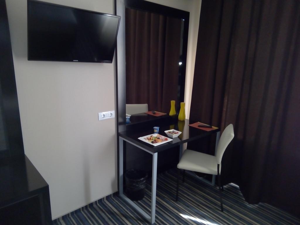 Hotel Astoria City Center Iasi Luaran gambar