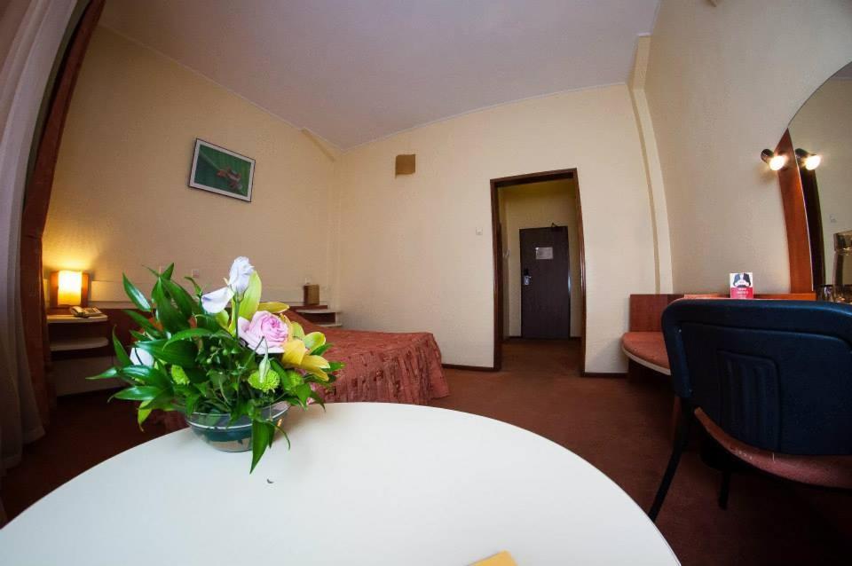 Hotel Astoria City Center Iasi Luaran gambar